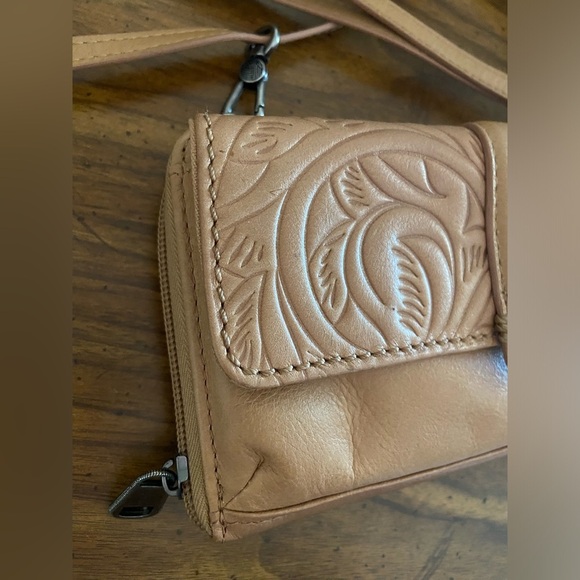 The Sak Sequoia Smartphone Flap Crossbody Women Beige Leather Bag - Picture 4 of 12